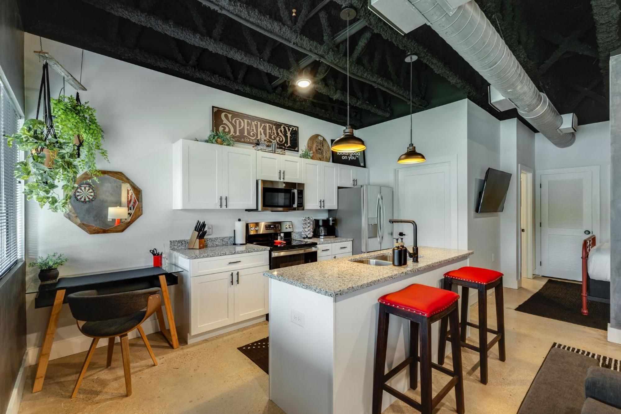 New With 2 Beds 7 Mins To Broadway *