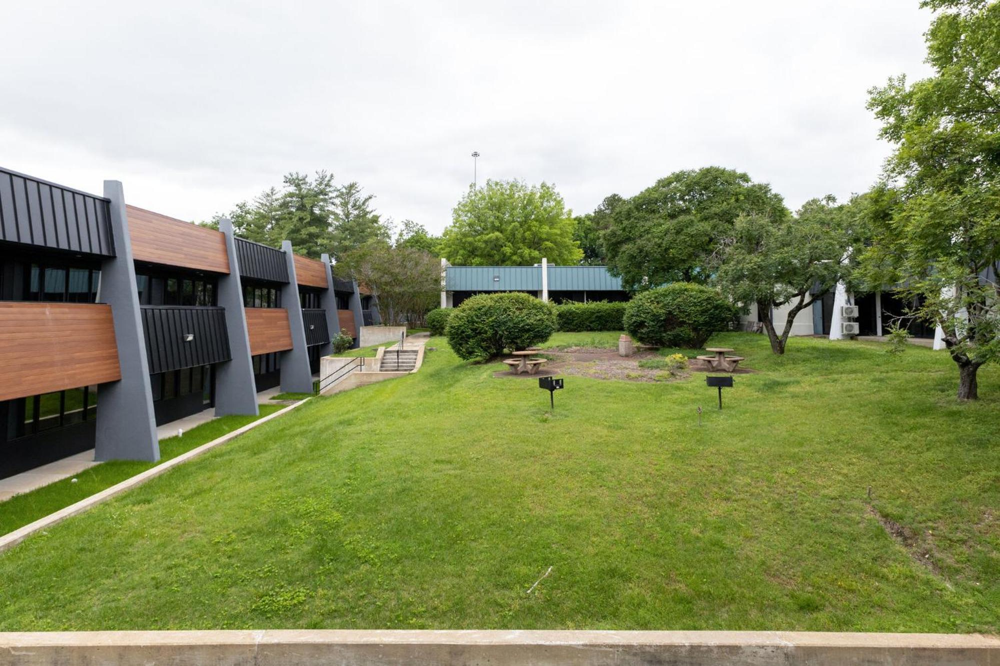 New With 2 Beds 7 Mins To Broadway